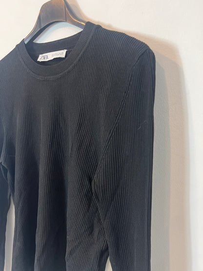 ZARA. Top negro canalé fluido. T L