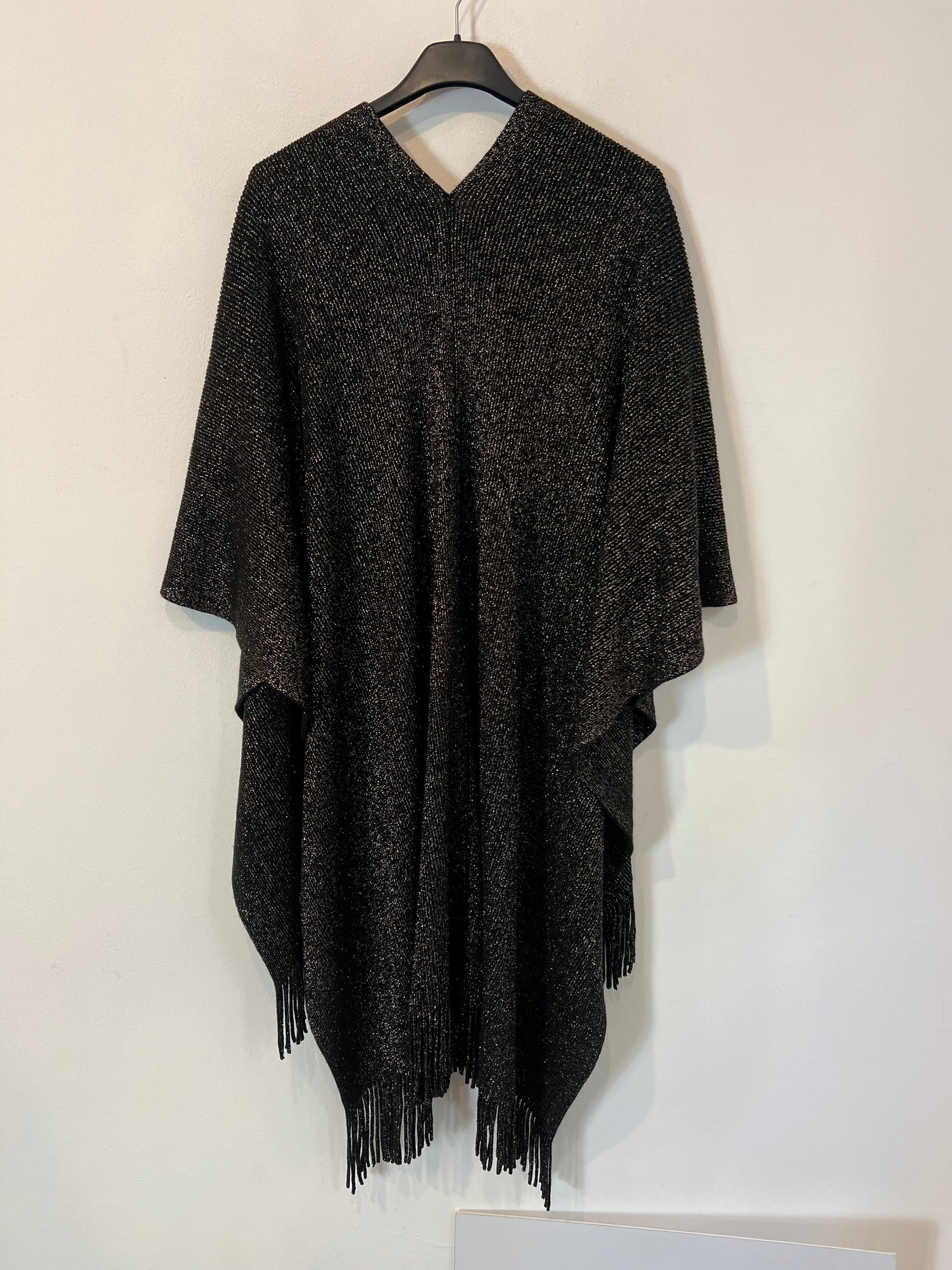MARKS&SPENCER. Poncho punto hilos