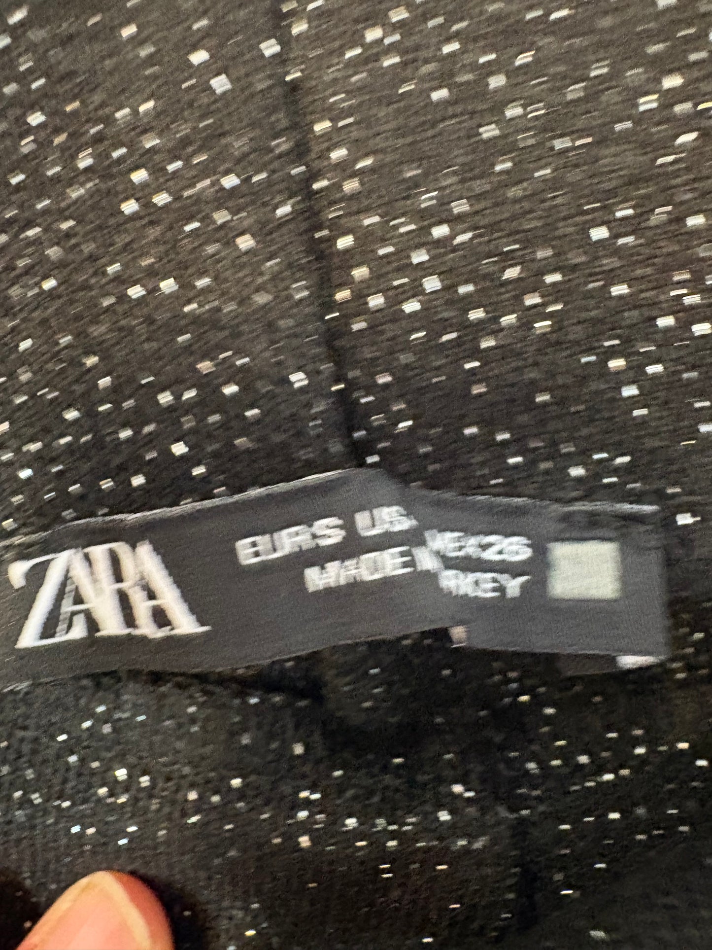 ZARA. Pantalón punto hilos dorados