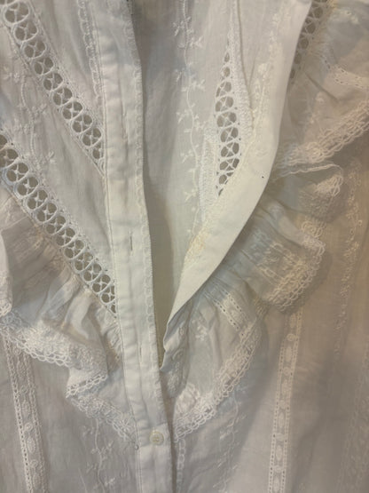 NÜD BY NEKANE. Blusa blanca detalles calados