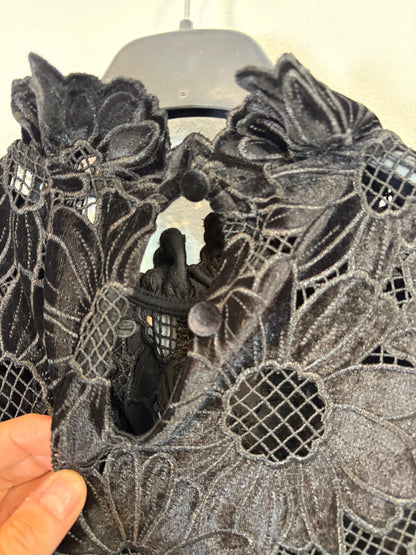 SANDRO. Top negro flores encaje T.2(s/m)