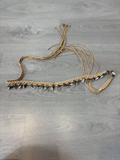 OTRAS. Cinturón conchas ajustable