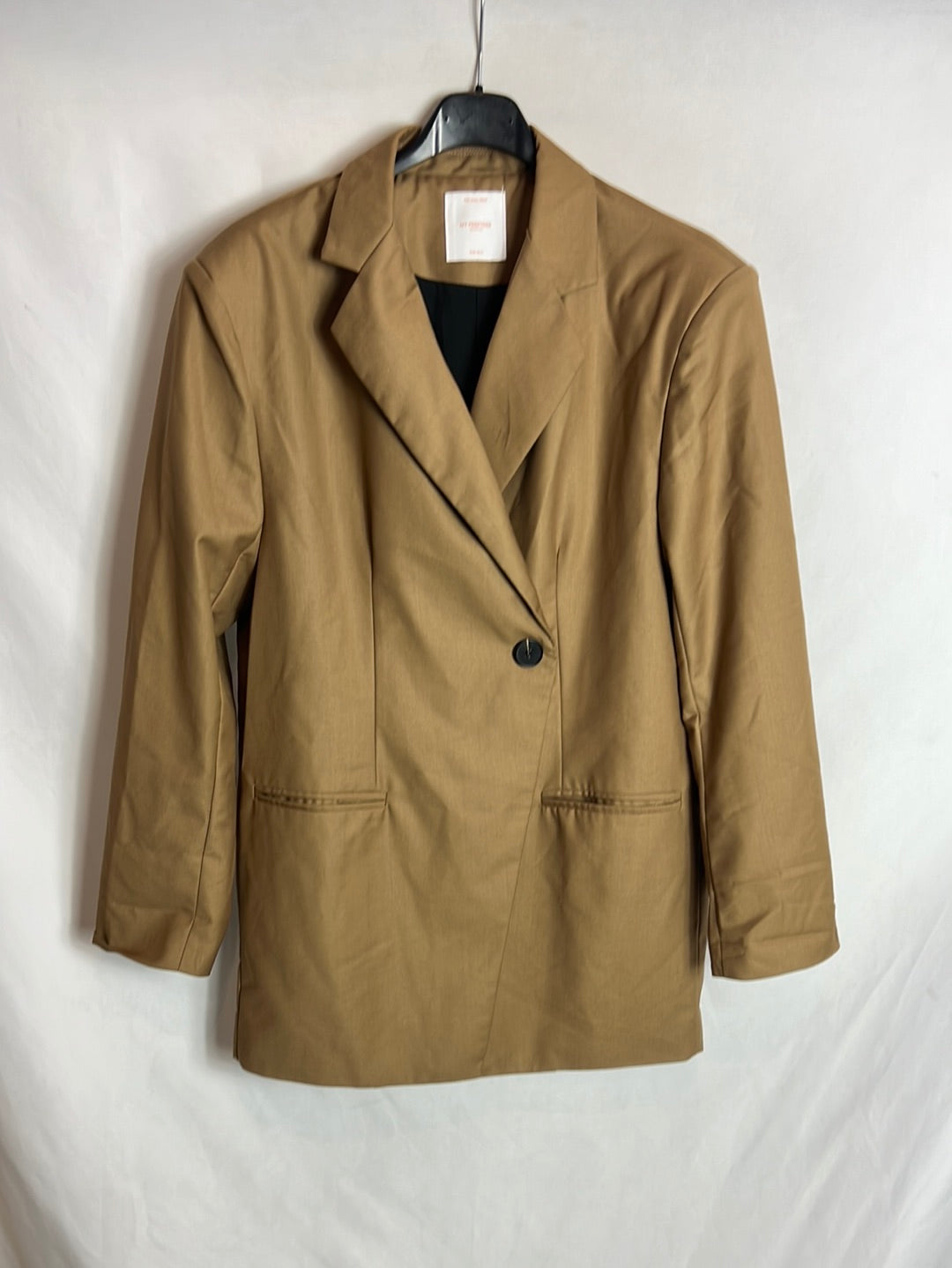 MY PEEPTOES. Camel oversized blazer with button detail on the back. XS-S (Tara)