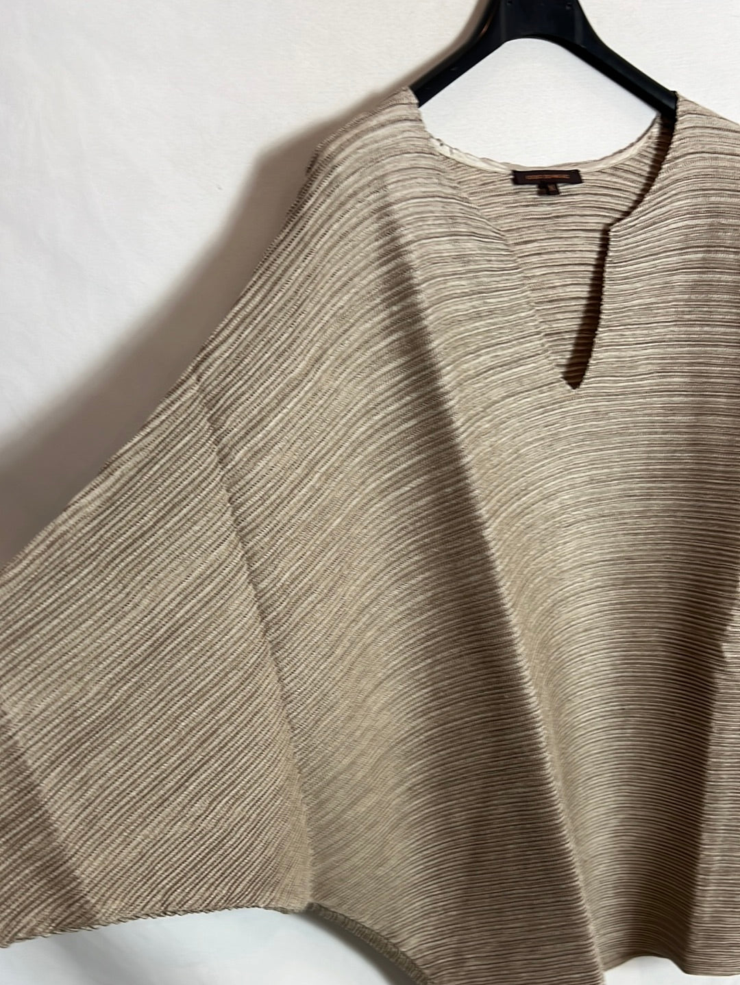 ADOLFO DOMÍNGUEZ . Top textura beige elástico. T M