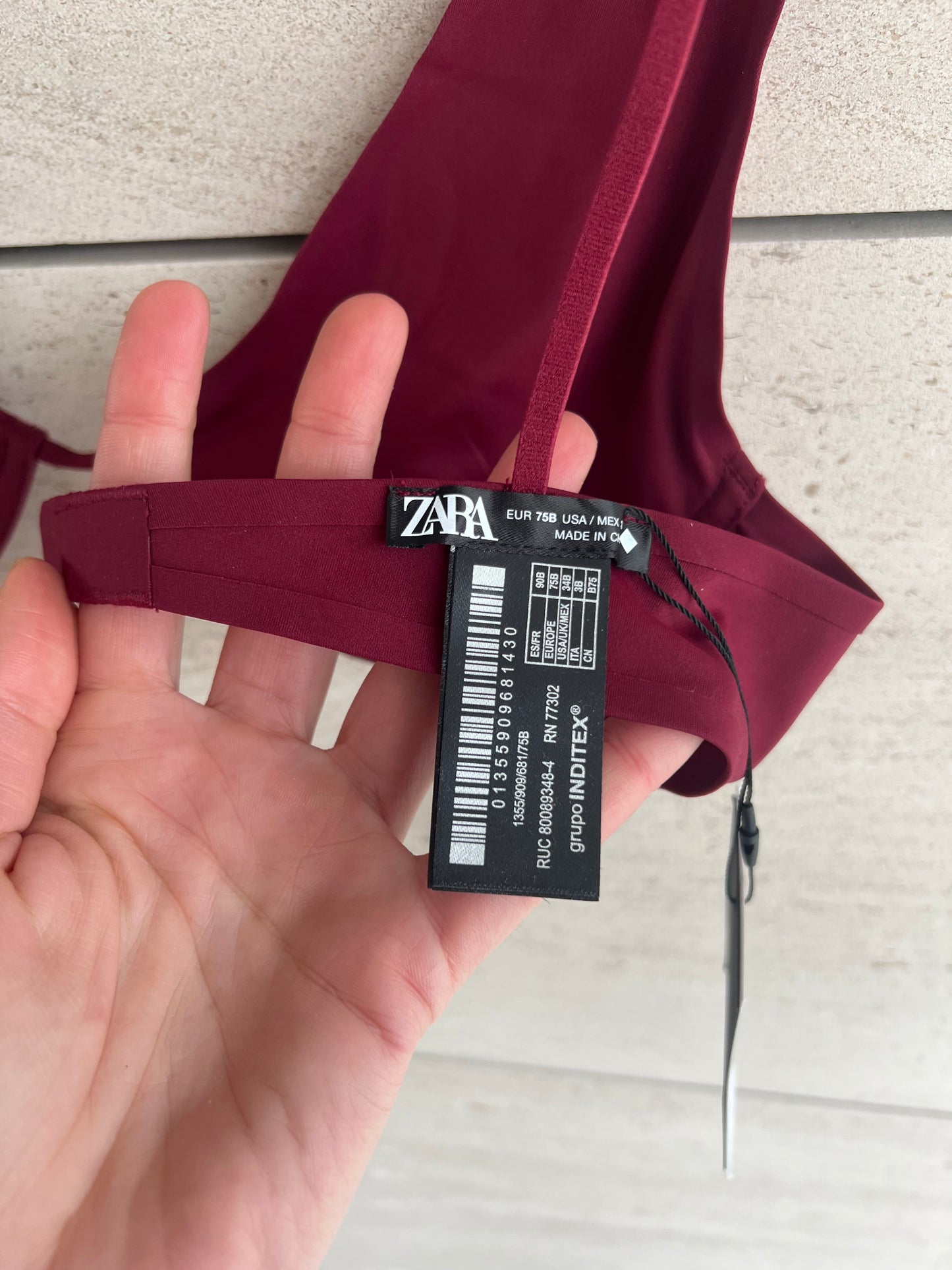 ZARA. Sujetador burdeos textura. T 90B