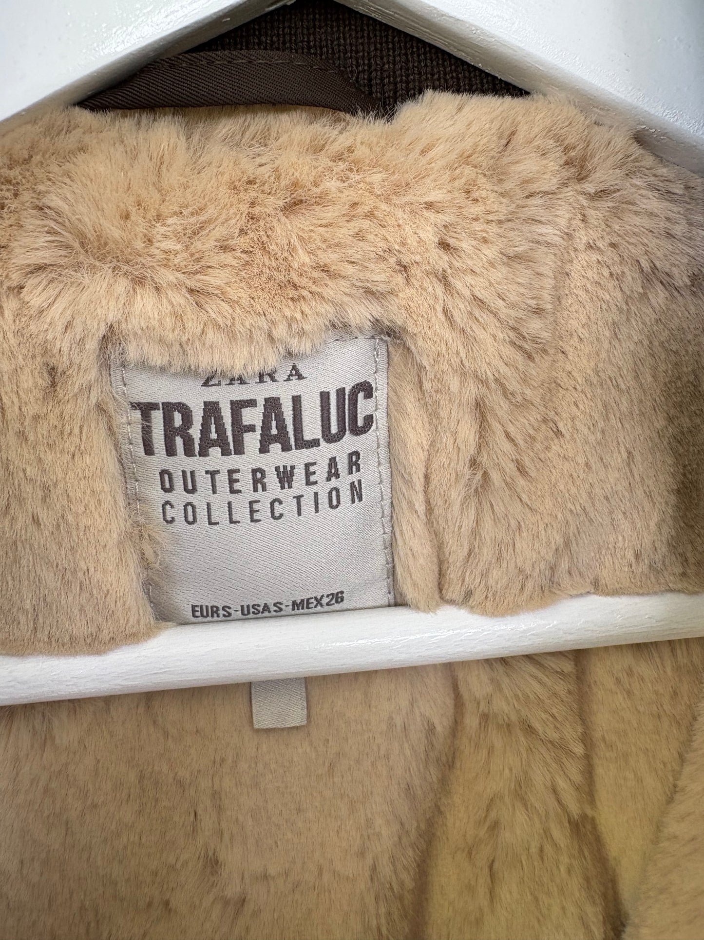 ZARA. Parka acolchada verde capucha. T S