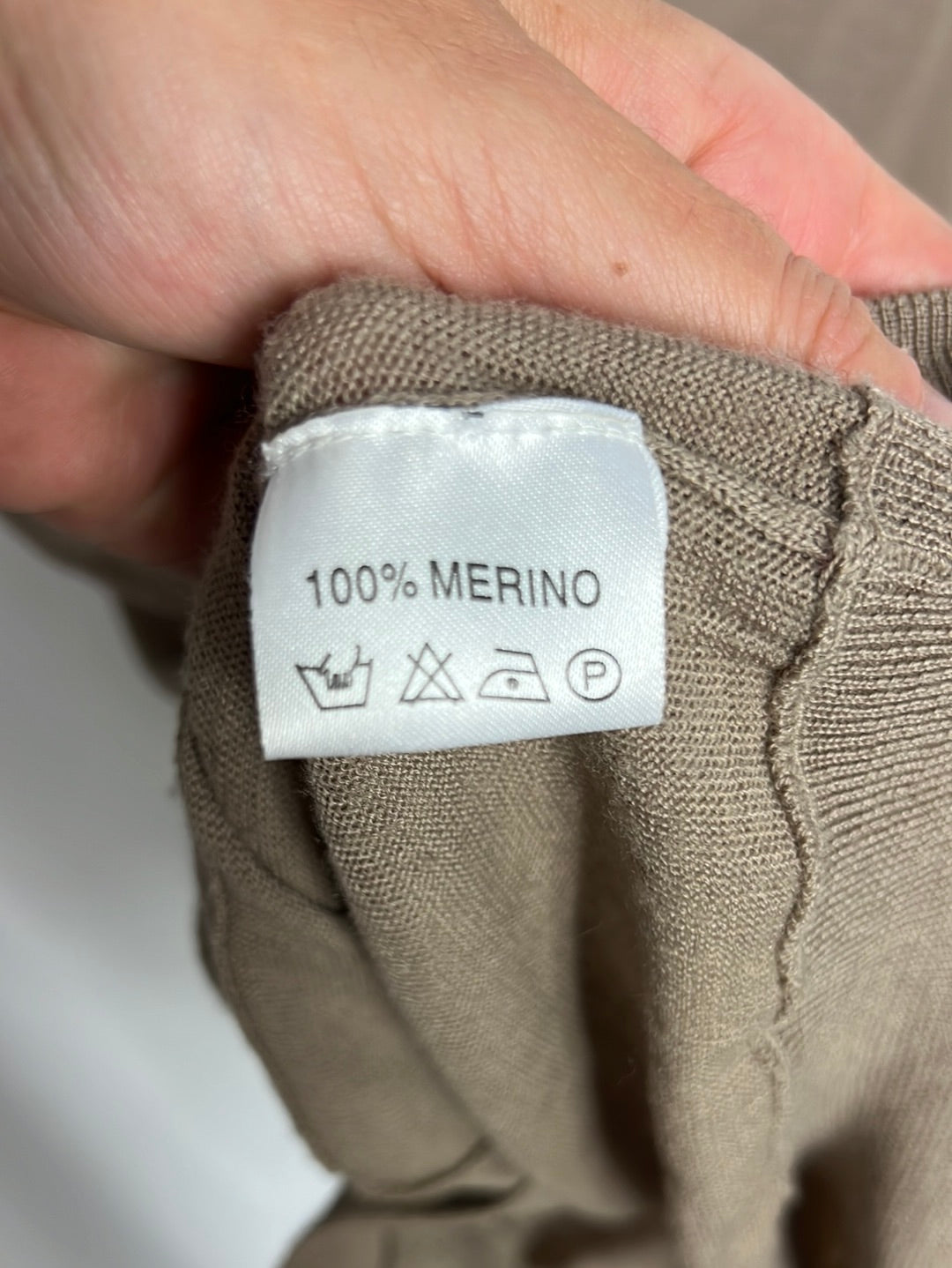 PAUL&JOE. Chaleco lana merino marrón claro. T S