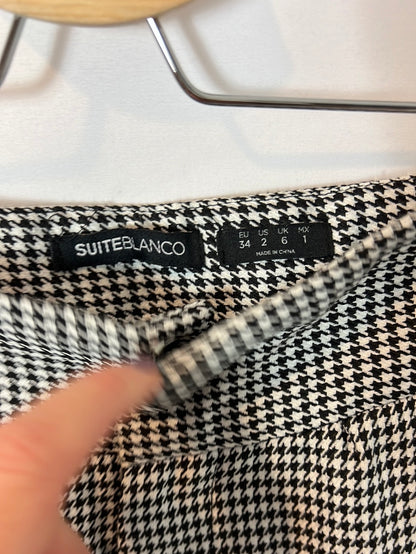 WHITE. Wide-leg houndstooth trousers. Size 34