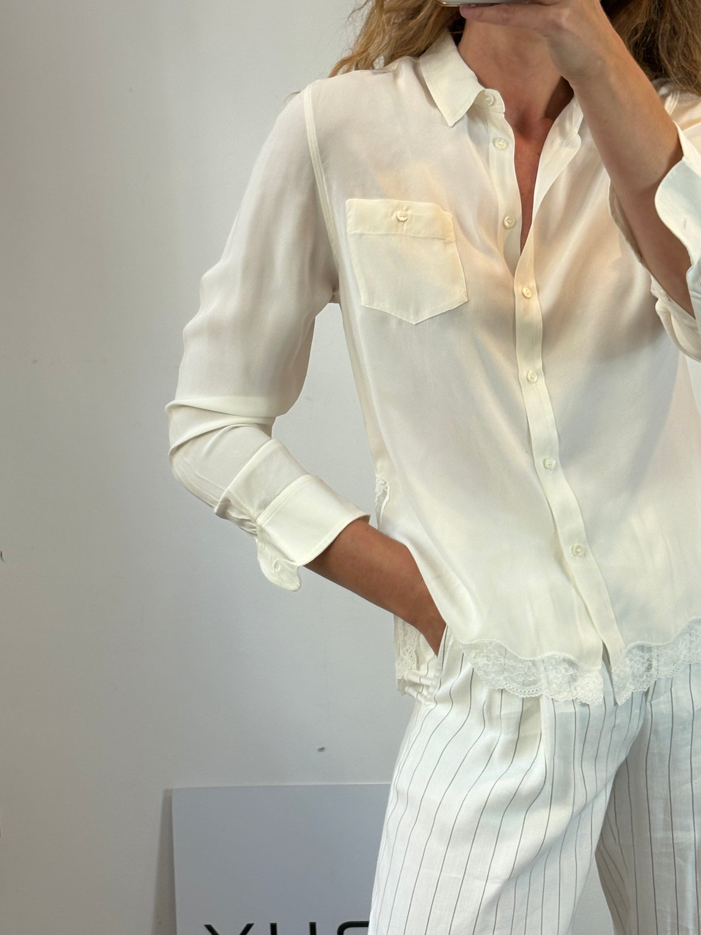 TCN. Blusa seda encaje