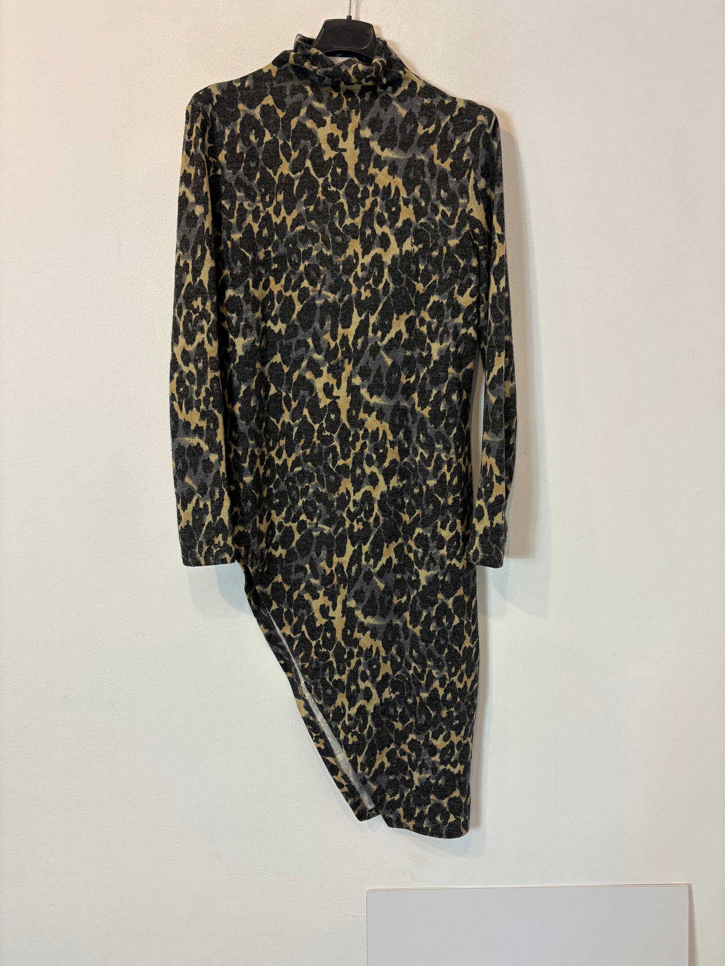 ZARA. Black stretch knit top. TL