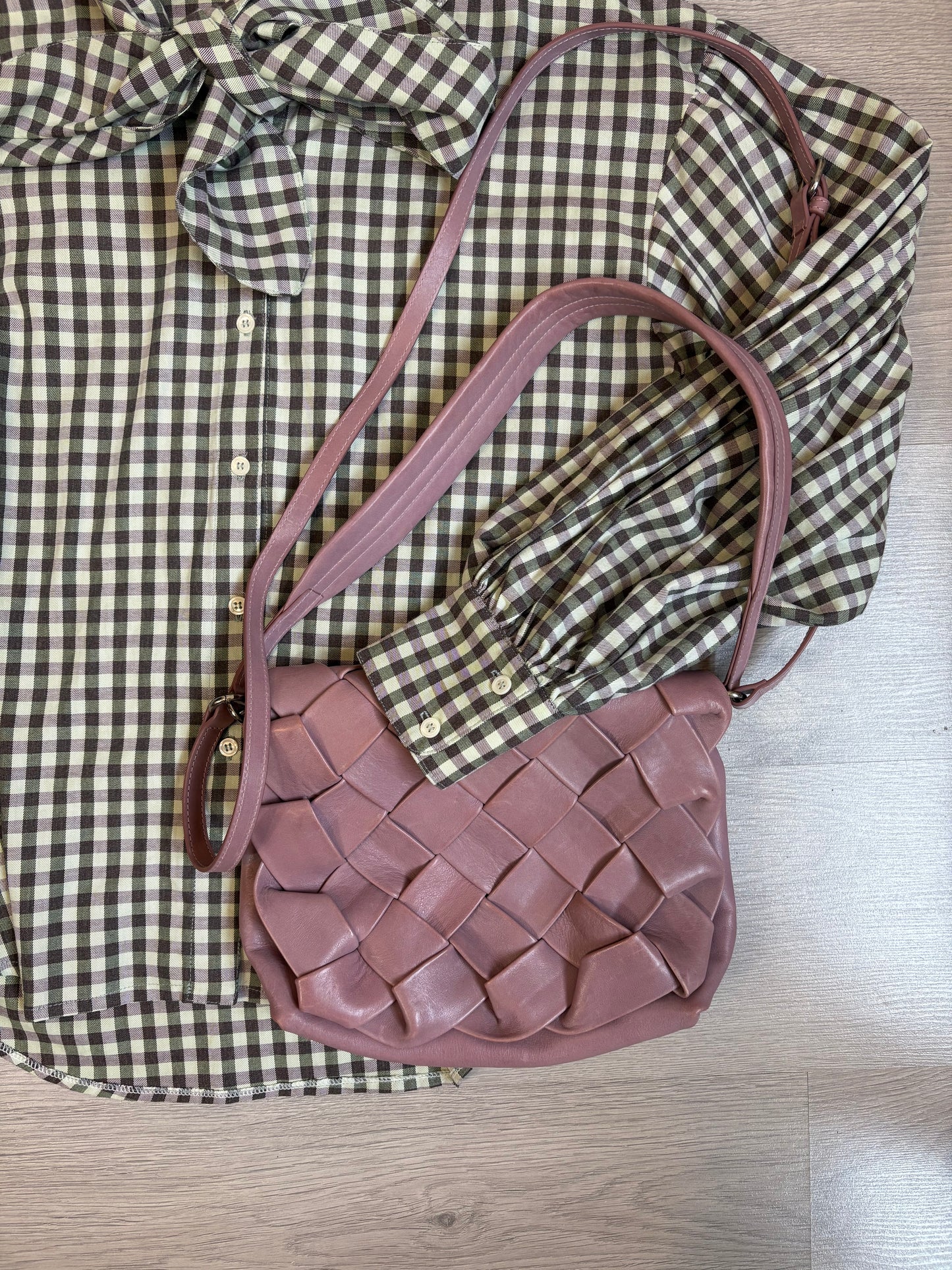 MALABABA. Bolso rosa palo trenzado