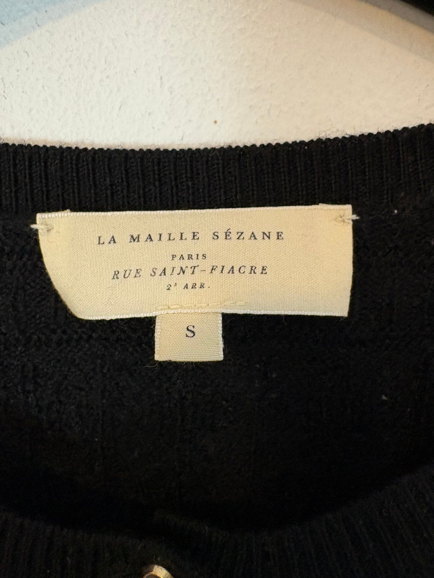 SÉZANE. Jersey negro detalle botones