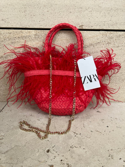 ZARA. Bolso rafia pluma