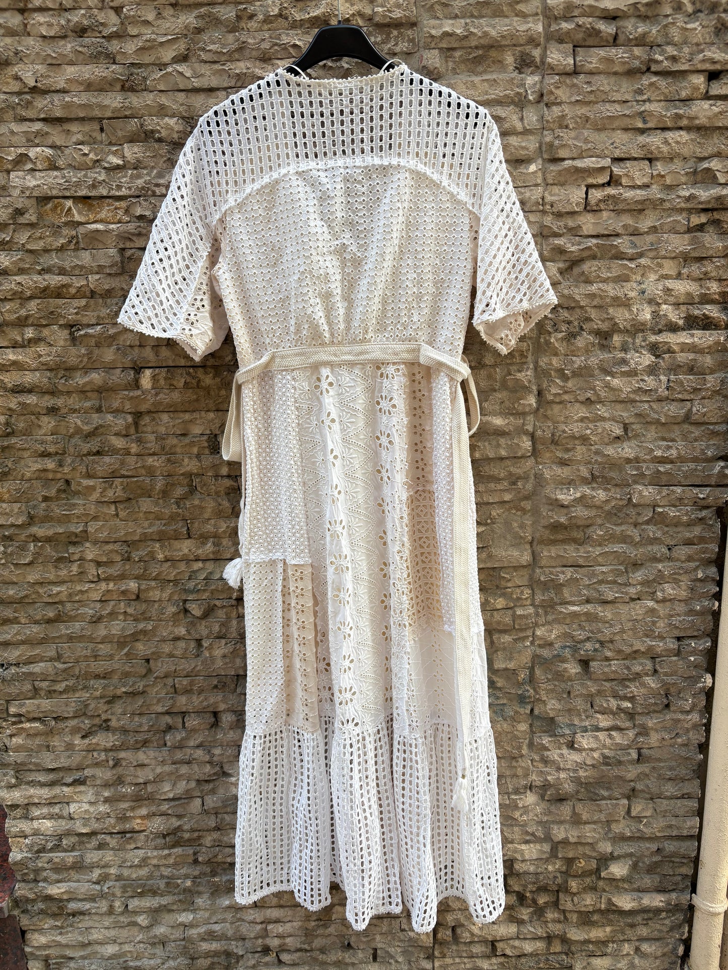 ZARA STUDIO. Vestido midi troquelado bolsillos