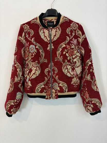 GUESS. Chaqueta burdeos detalles. T S