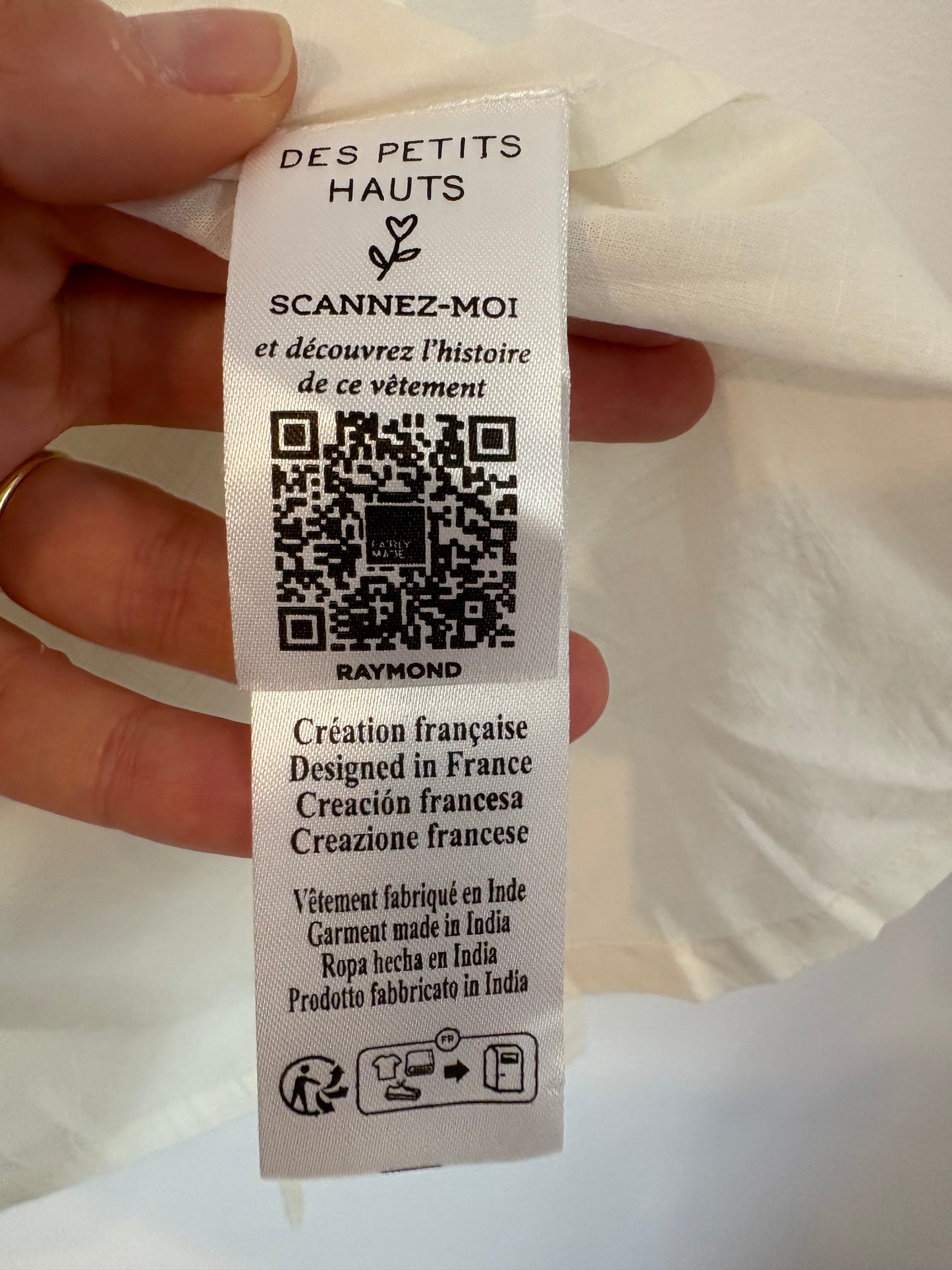 DES PETITS HAUTS. Ecru blouse details. T 1 (S)