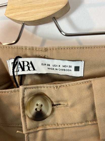 ZARA. Pantalón beige pinzas. T 36