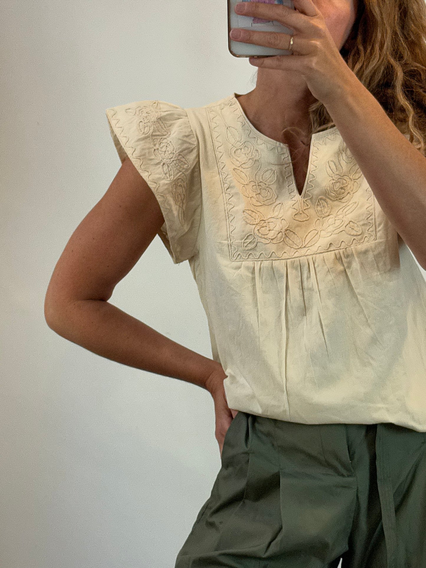 POLIN ET MOI. Blusa beige bordada