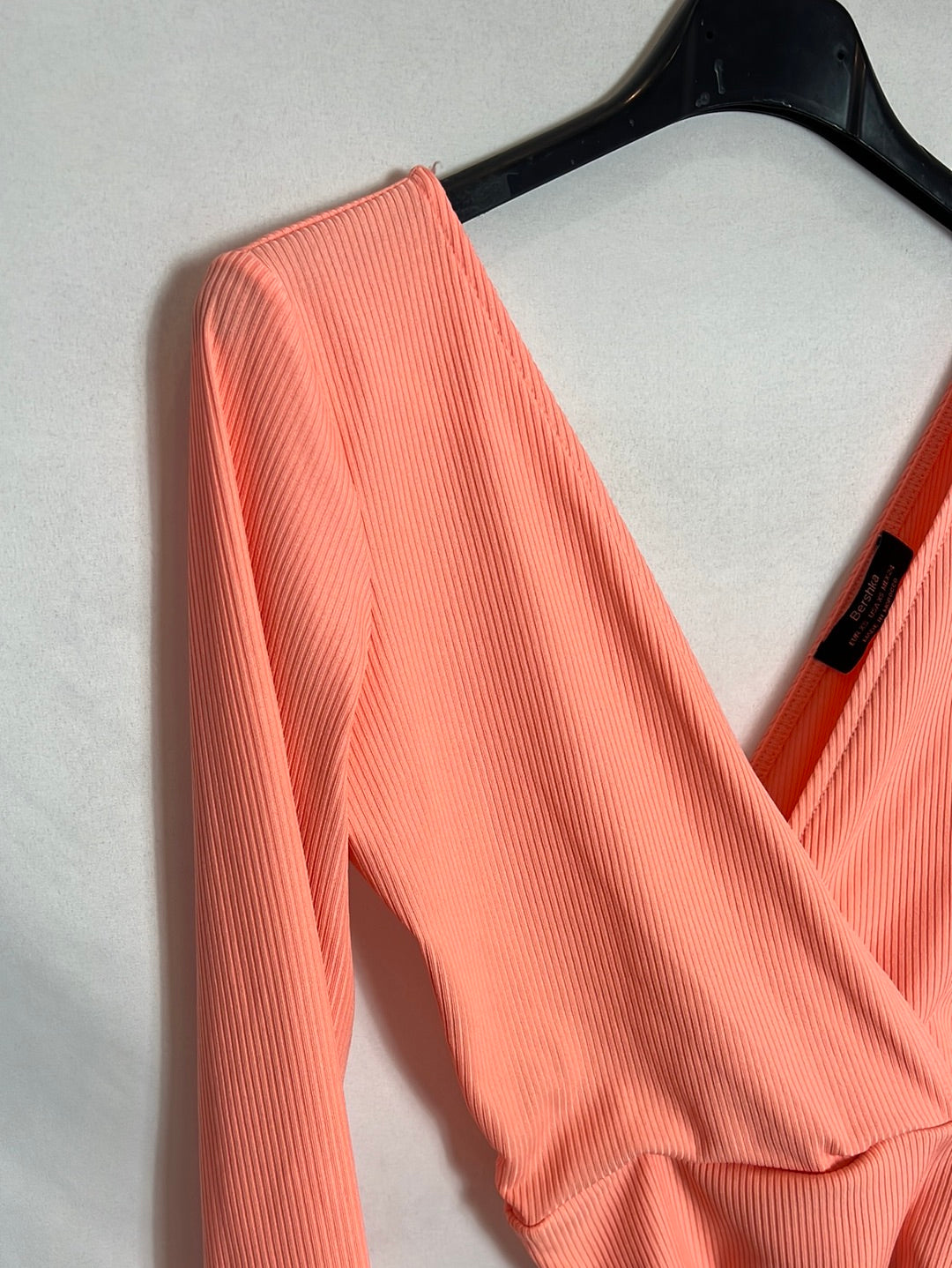 BERSHKA. Pink elastic ribbed top T XS
