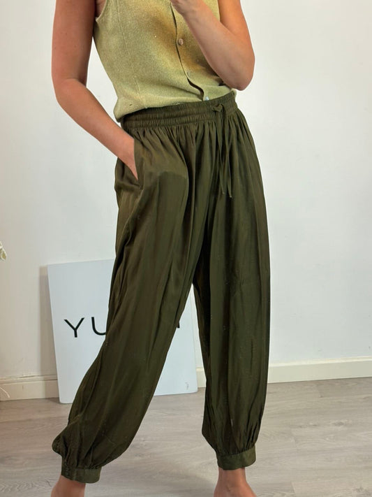 H&M. Pantalón bombacho verde