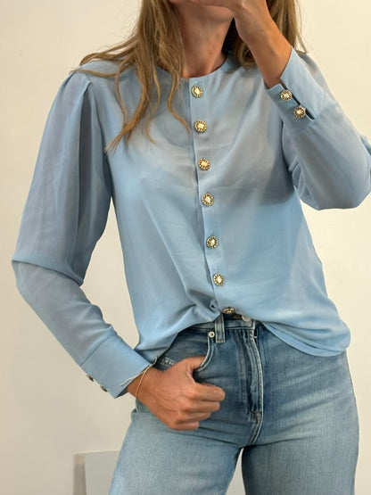 BIMANI. Blusa azul claro espalda abotonada