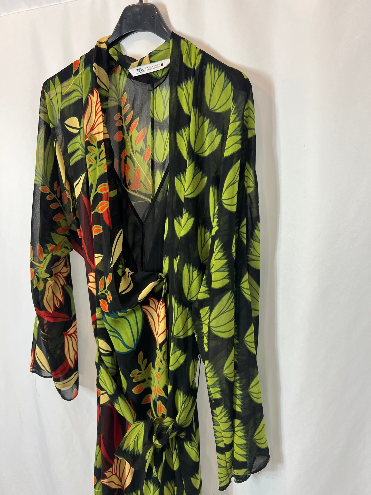 ZARA. Vestido largo estampado tropical. T M