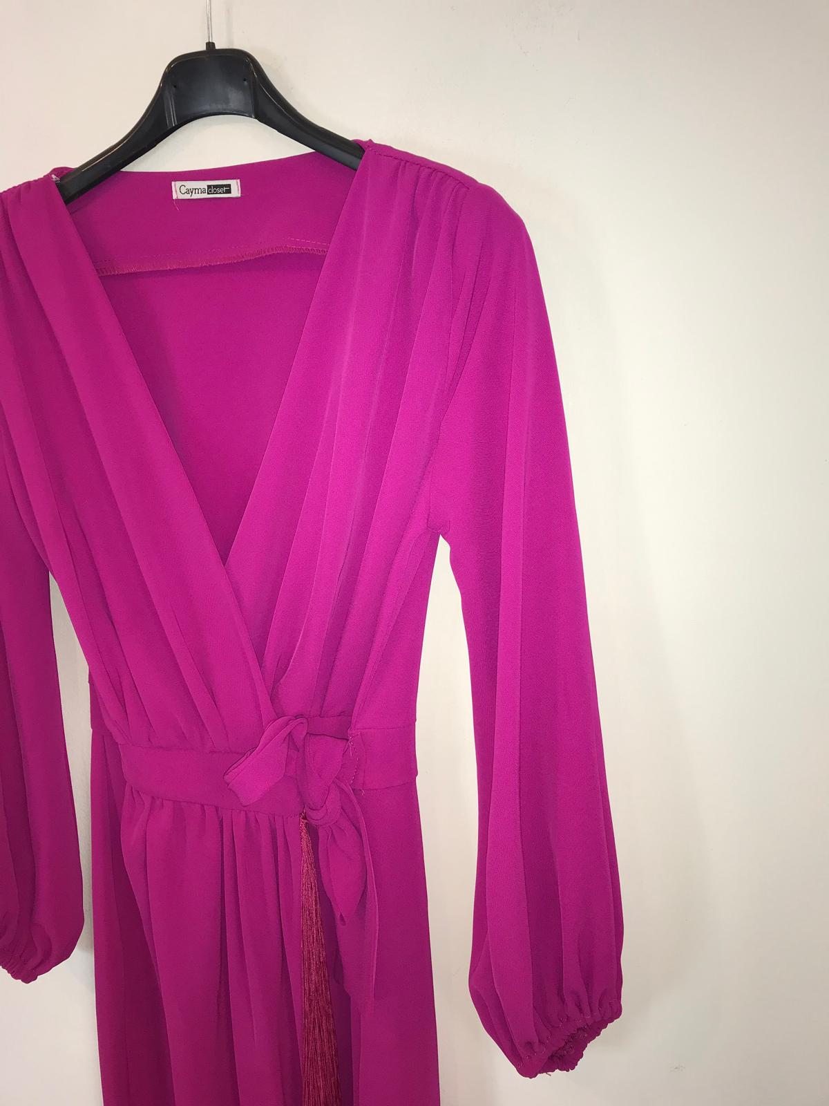 CAYMAA CLOSET. Vestido midi cruzado flecos
