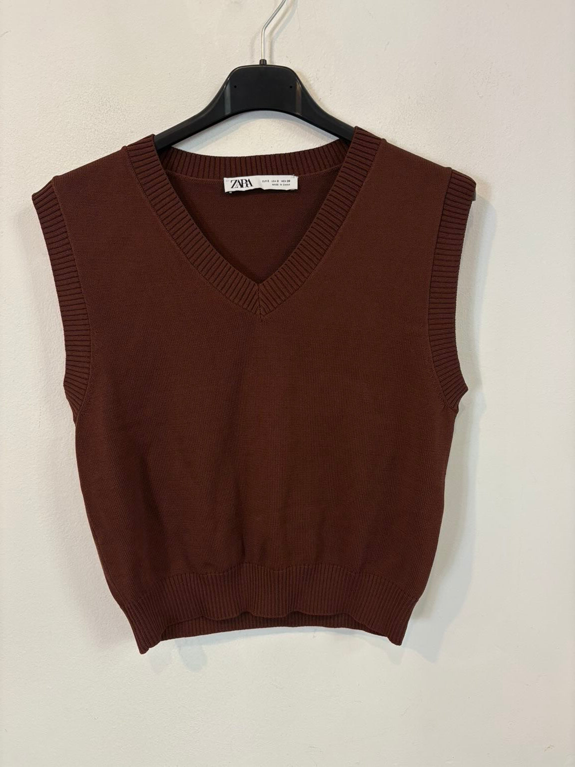ZARA. Top punto elástico marrón chocolate