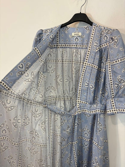 SANDRO. Vestido largo cruzado seda  azul claro