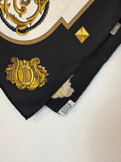 HERMÉS. Pañuelo seda estampado