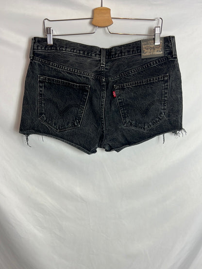 LEVI'S. Black denim shorts with worn effect. T 31(42)