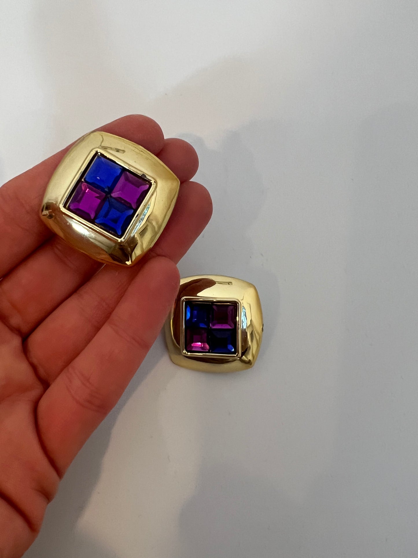 OTHERS. Two-tone square earring