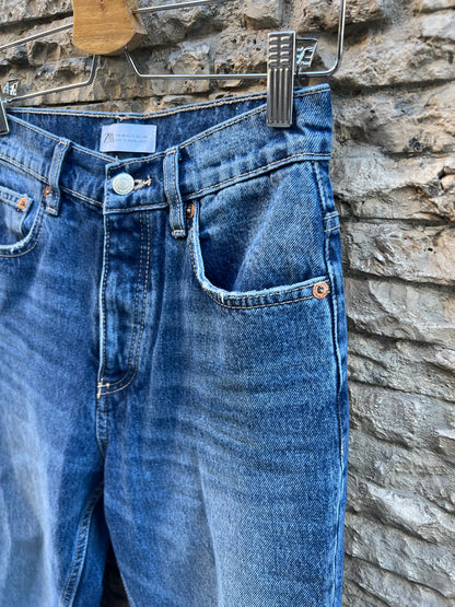 ZARA. Denim recto abotonado dobladillo. T 34