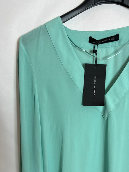 ZARA. Asymmetrical light green blouse. T XS