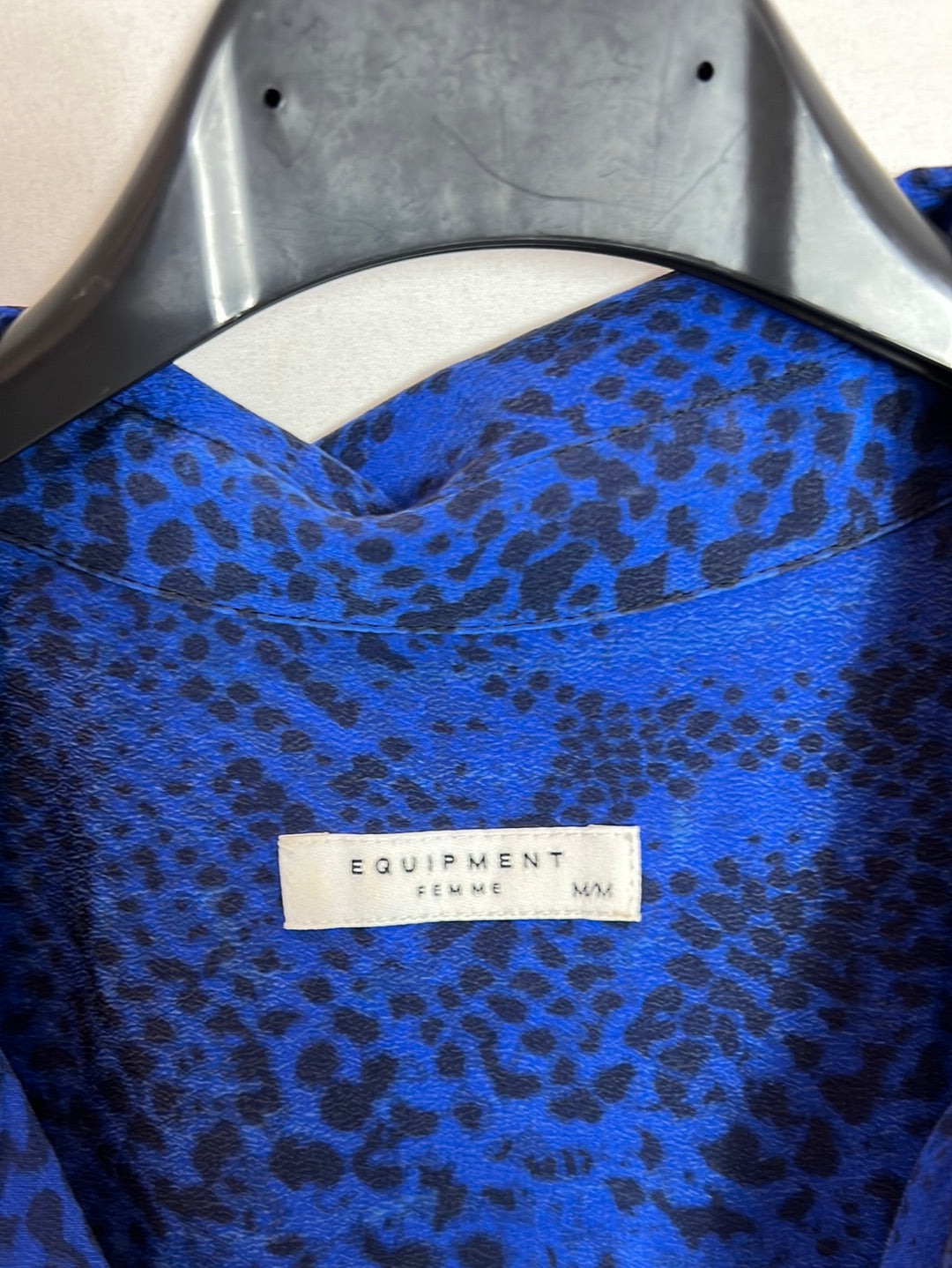 EQUIPMENT. Vestido largo seda azul print. T M