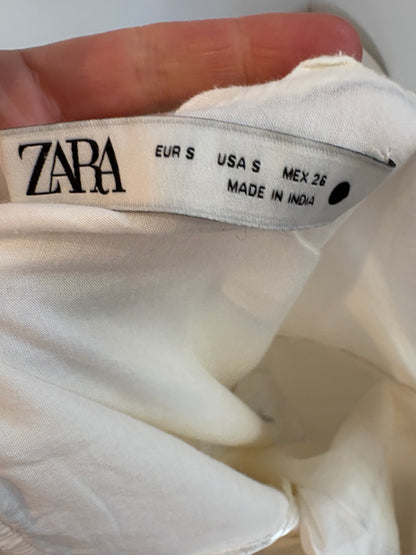 ZARA. Vestido largo bordados