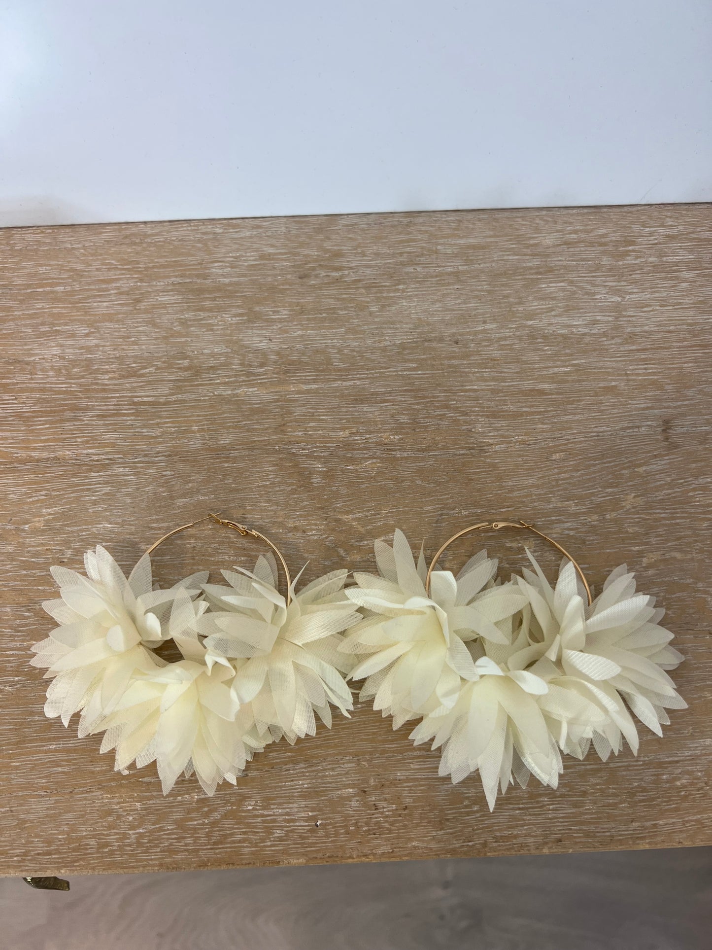 OTRAS. Pendientes pétalos