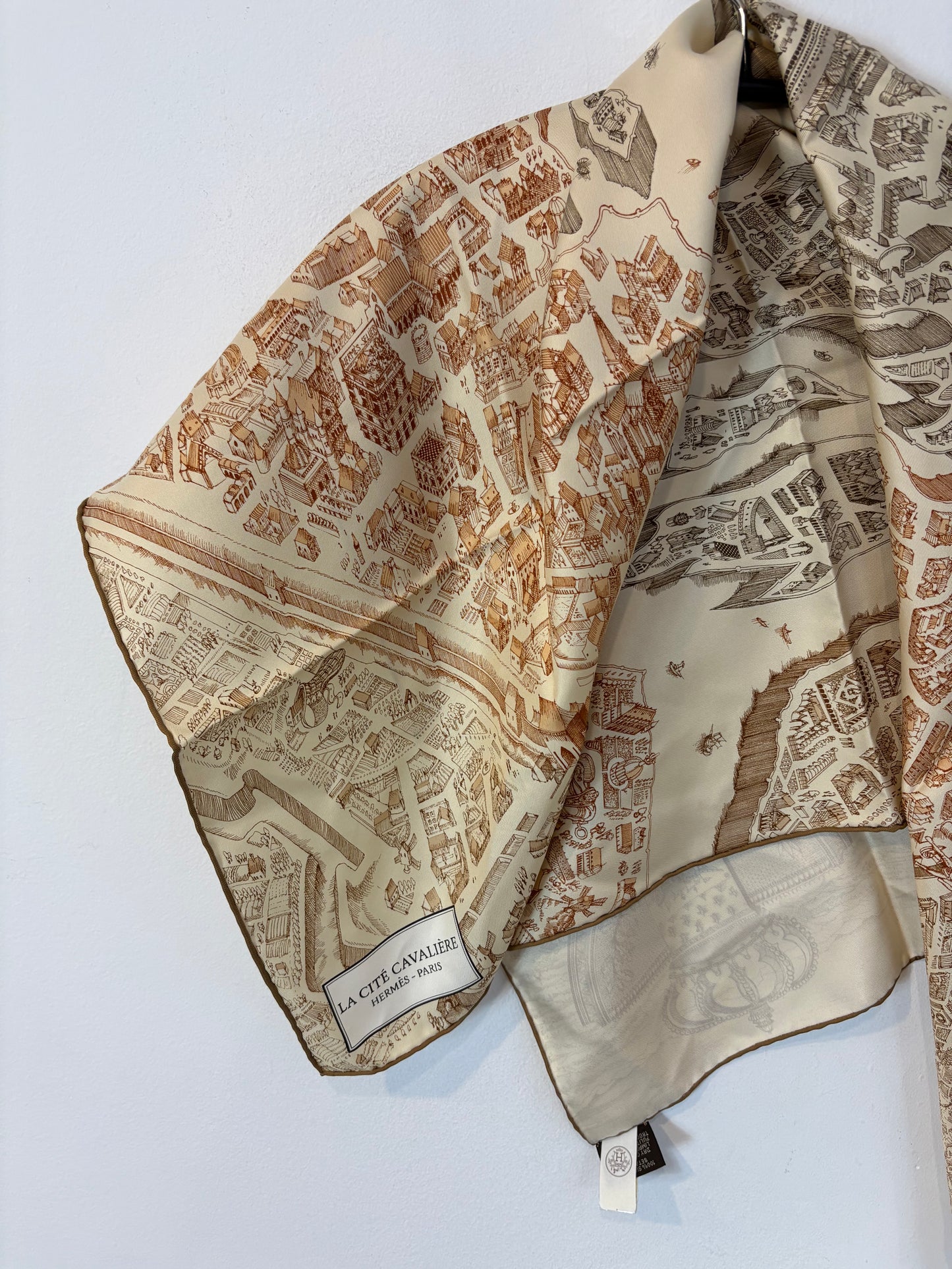 HERMÉS. Pañuelo seda La Cité Cavaliére