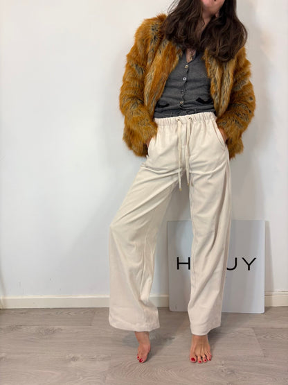 ZARA. Pantalón color crudo textura