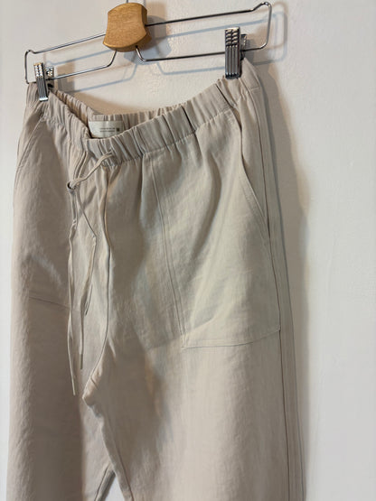 ZARA. Pantalón fluido beige. T M