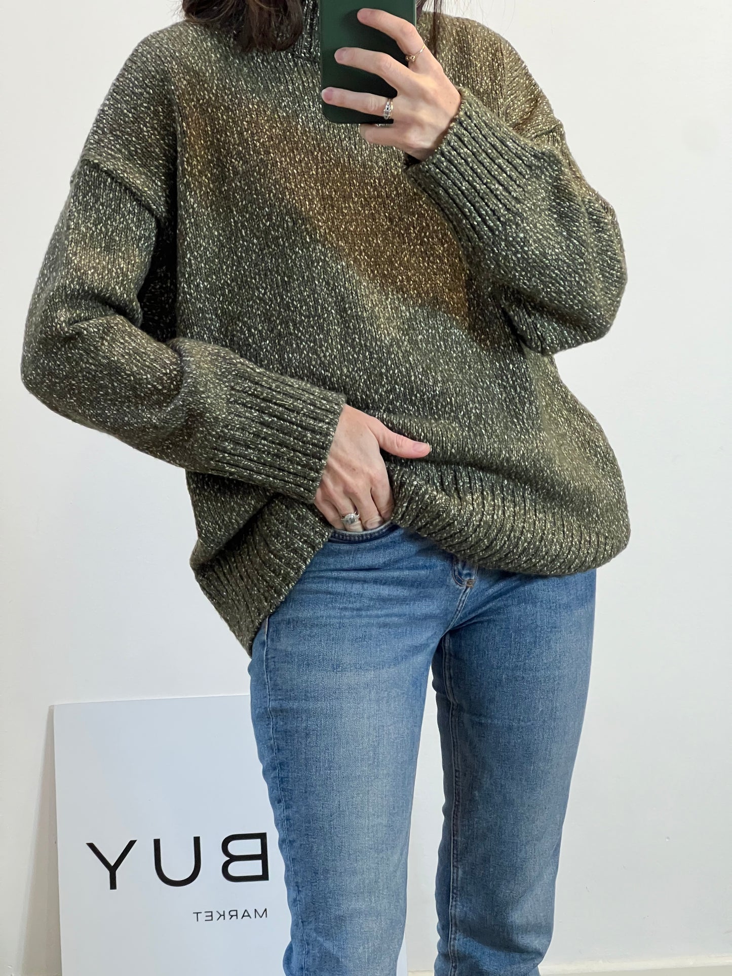 H&M. Jersey verde cuello alto