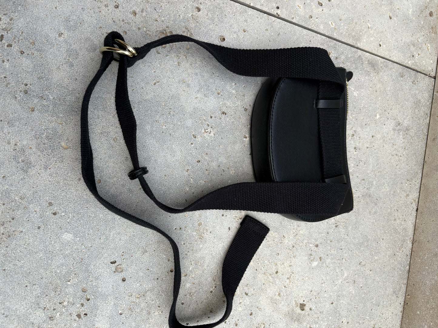 GAP. Bolso mini bandolera/riñonera en negro