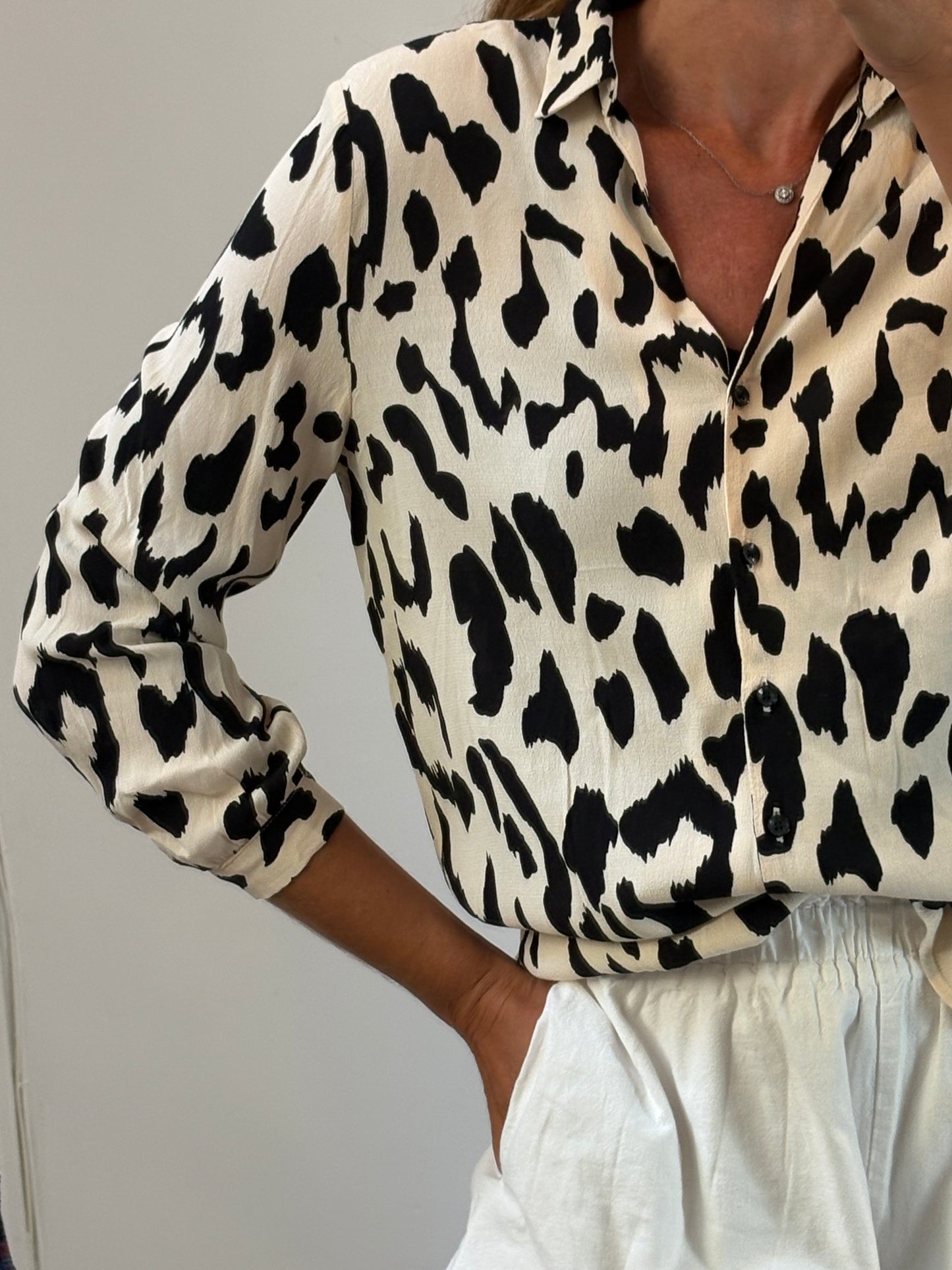 MANGO. Blusa fluida estampada. T M