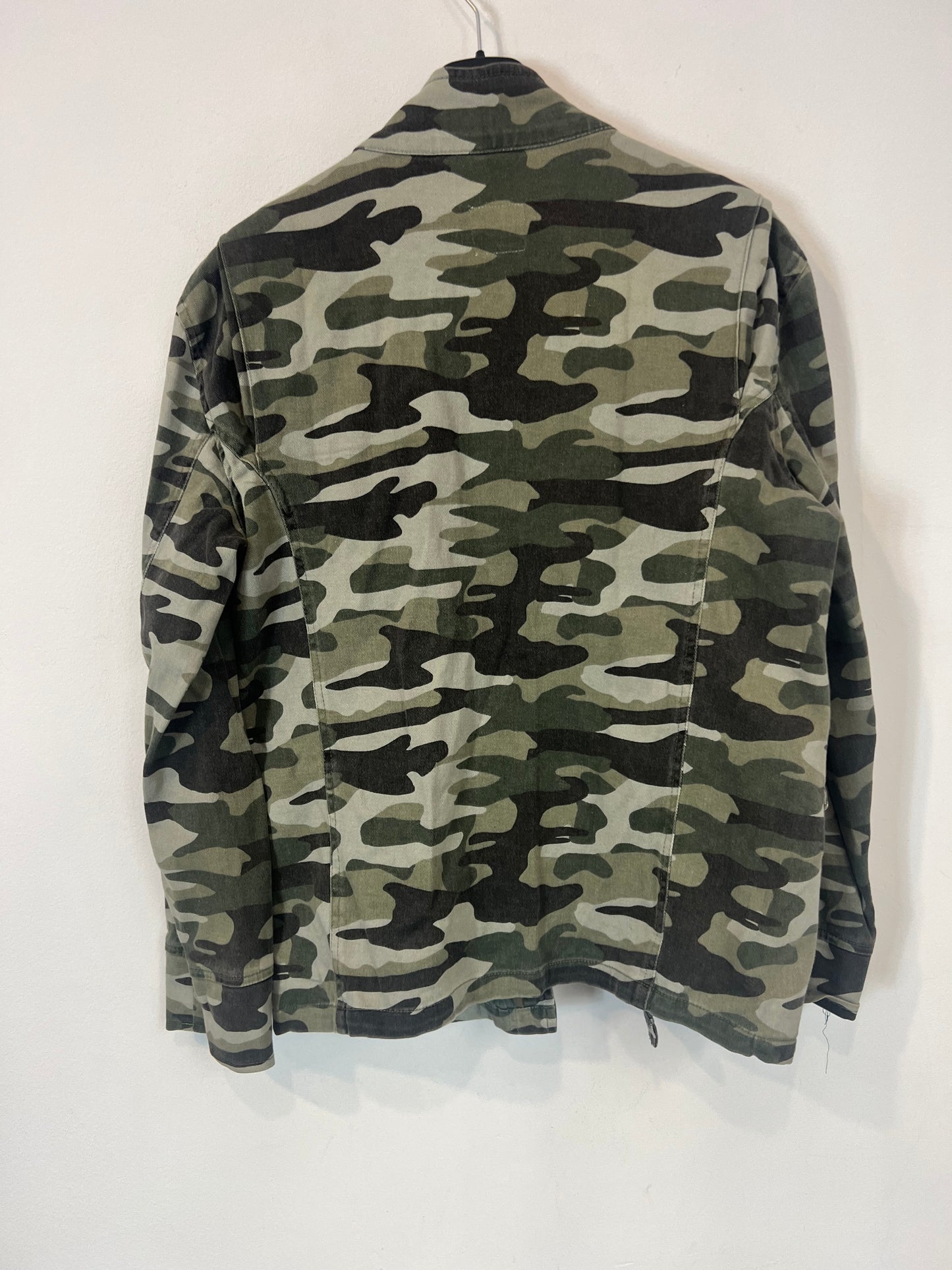 ANINE BING. Chaqueta camuflaje bolsillos. T M