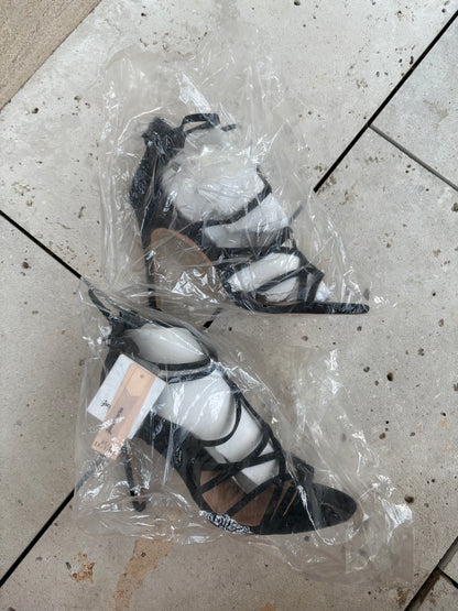 STRADIVARIUS . Sandalia negra tiras.T 37