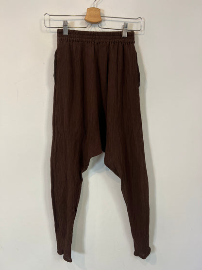 MASSCOB. Pantalón marrón textura. T XS