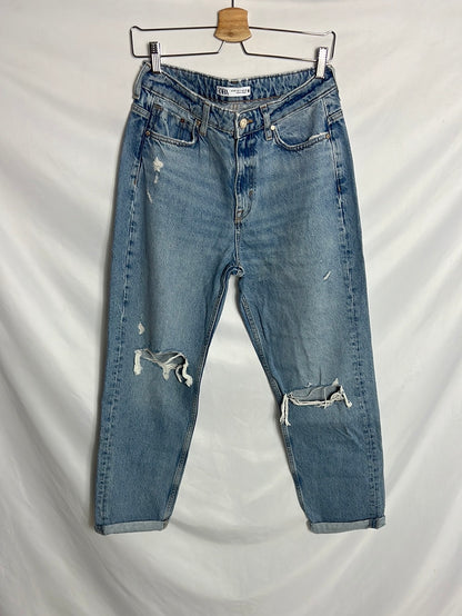 ZARA. Pantalón denim estilo boyfriend. T 36