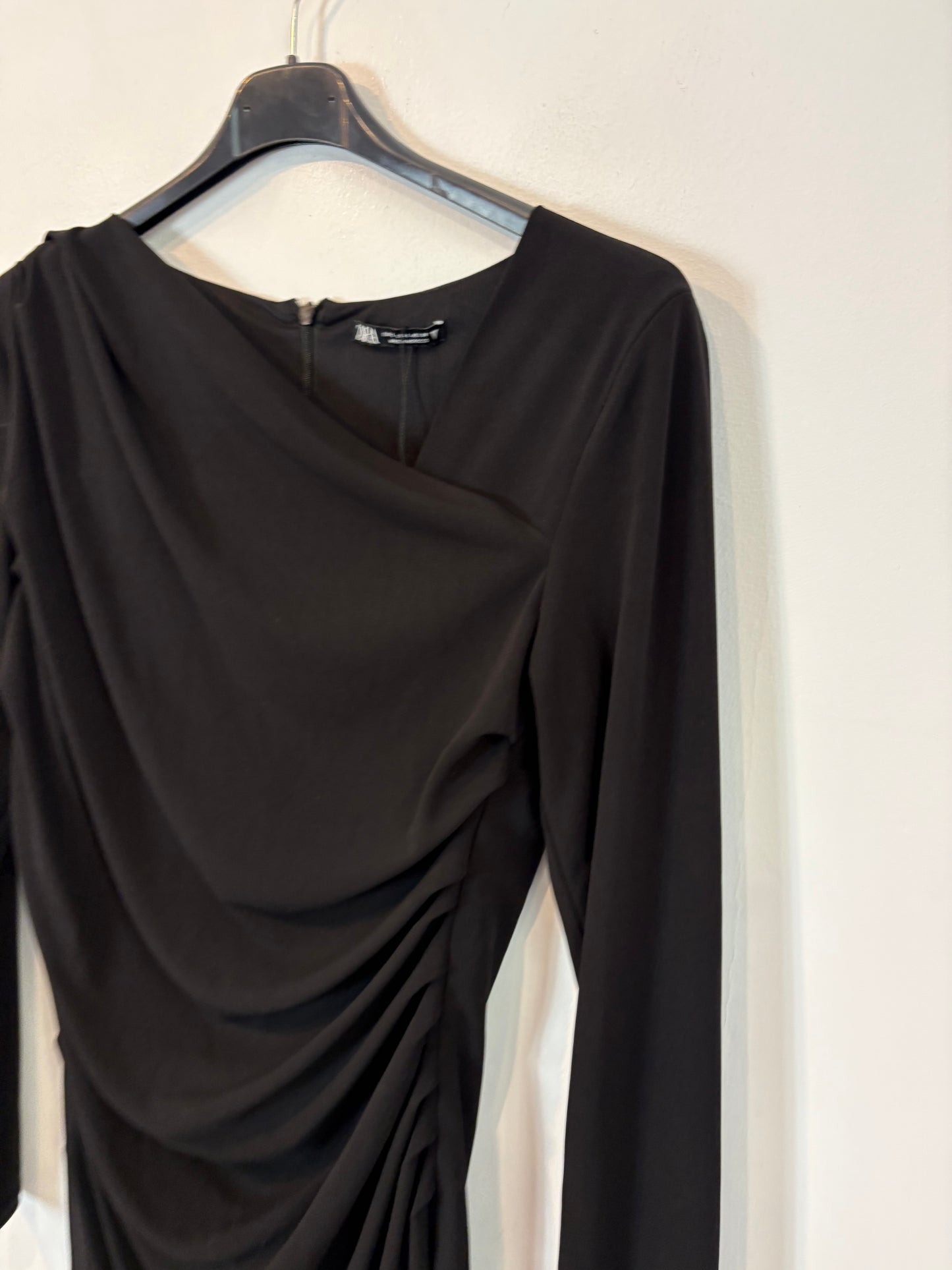 ZARA. Vestido corto fruncidos. T L