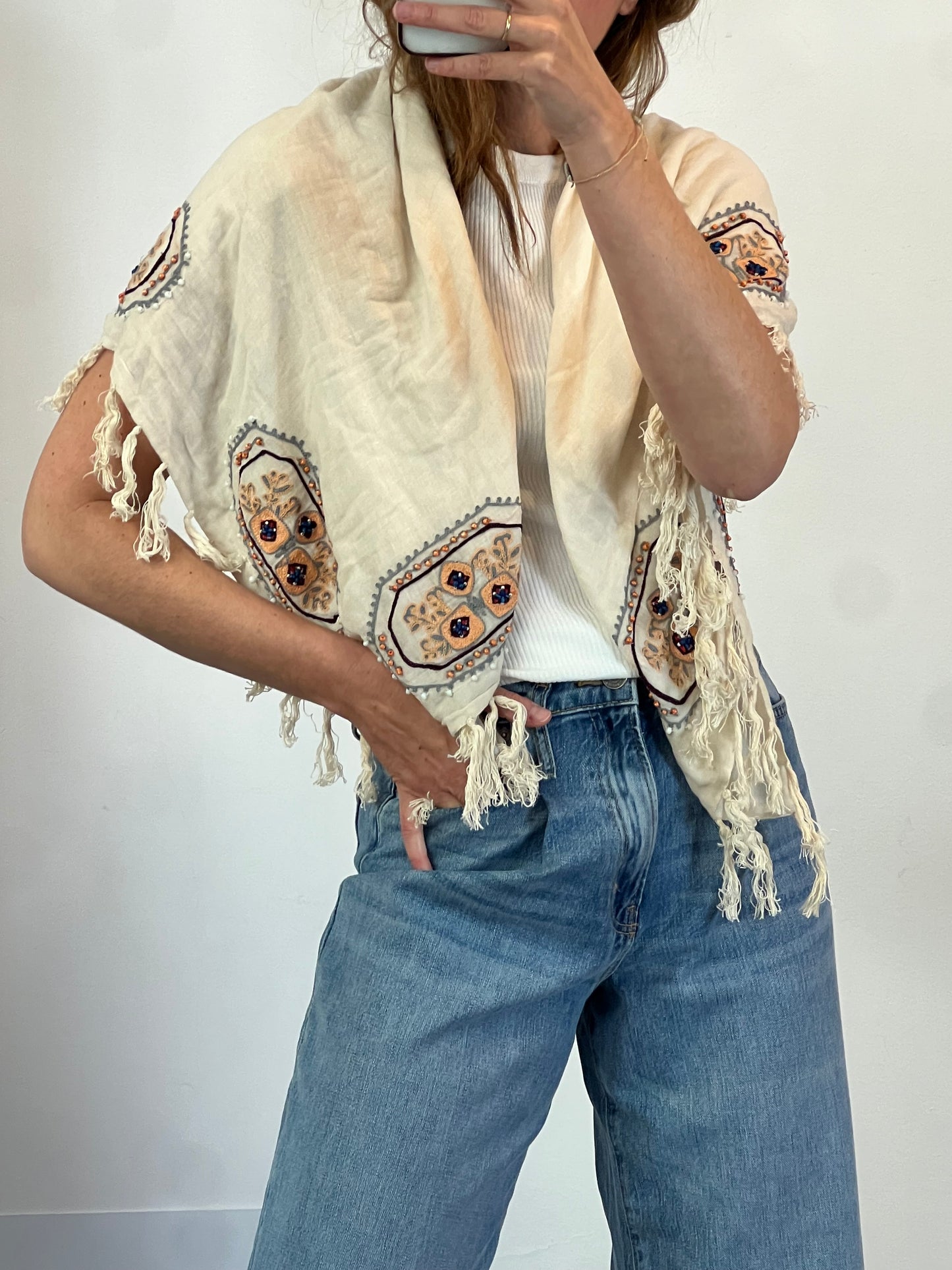 OTHERS. Cotton handkerchief with embroidered details