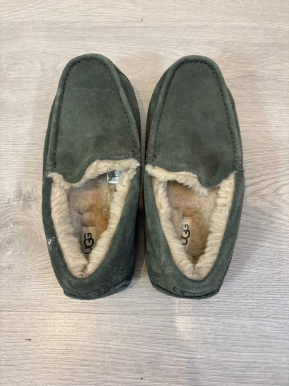 UGG. Zapatos estilo mocasín en verde. T 40